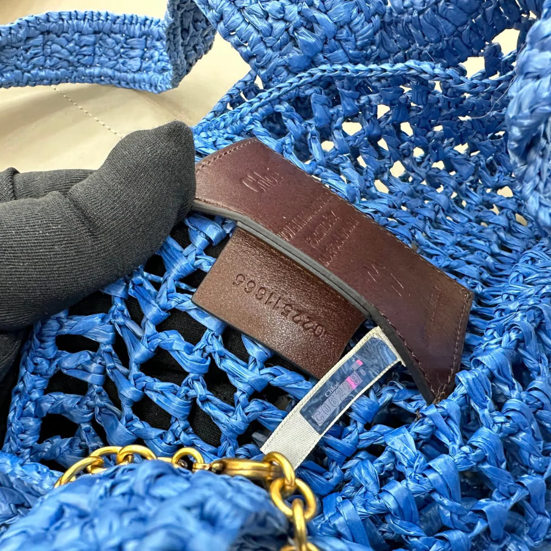 CHLOÉ SUMMER BANANA BAG IN RAFFIA
