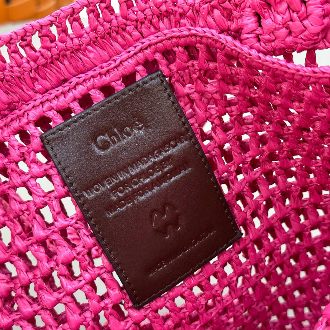 CHLOÉ SUMMER BANANA BAG IN RAFFIA