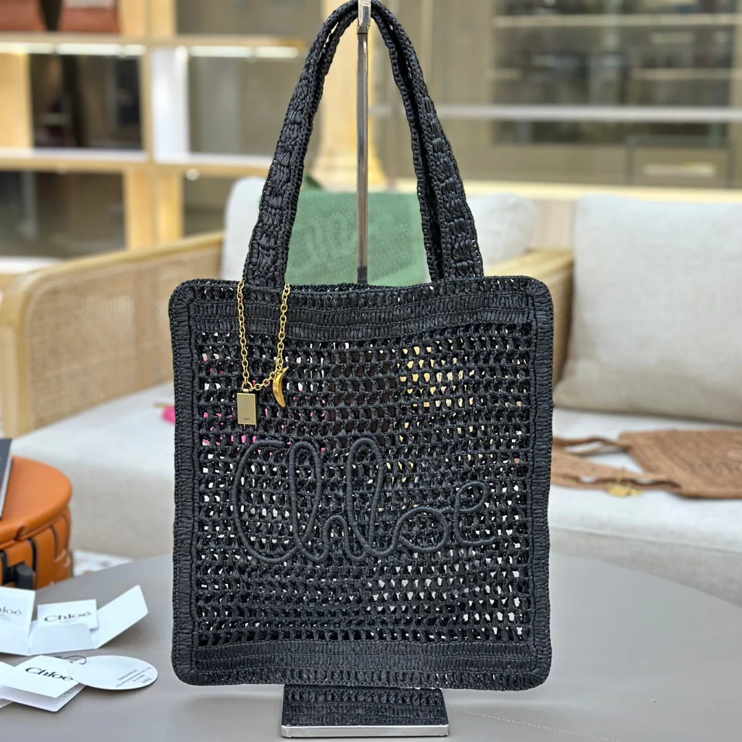 CHLOÉ SUMMER BANANA BAG IN RAFFIA