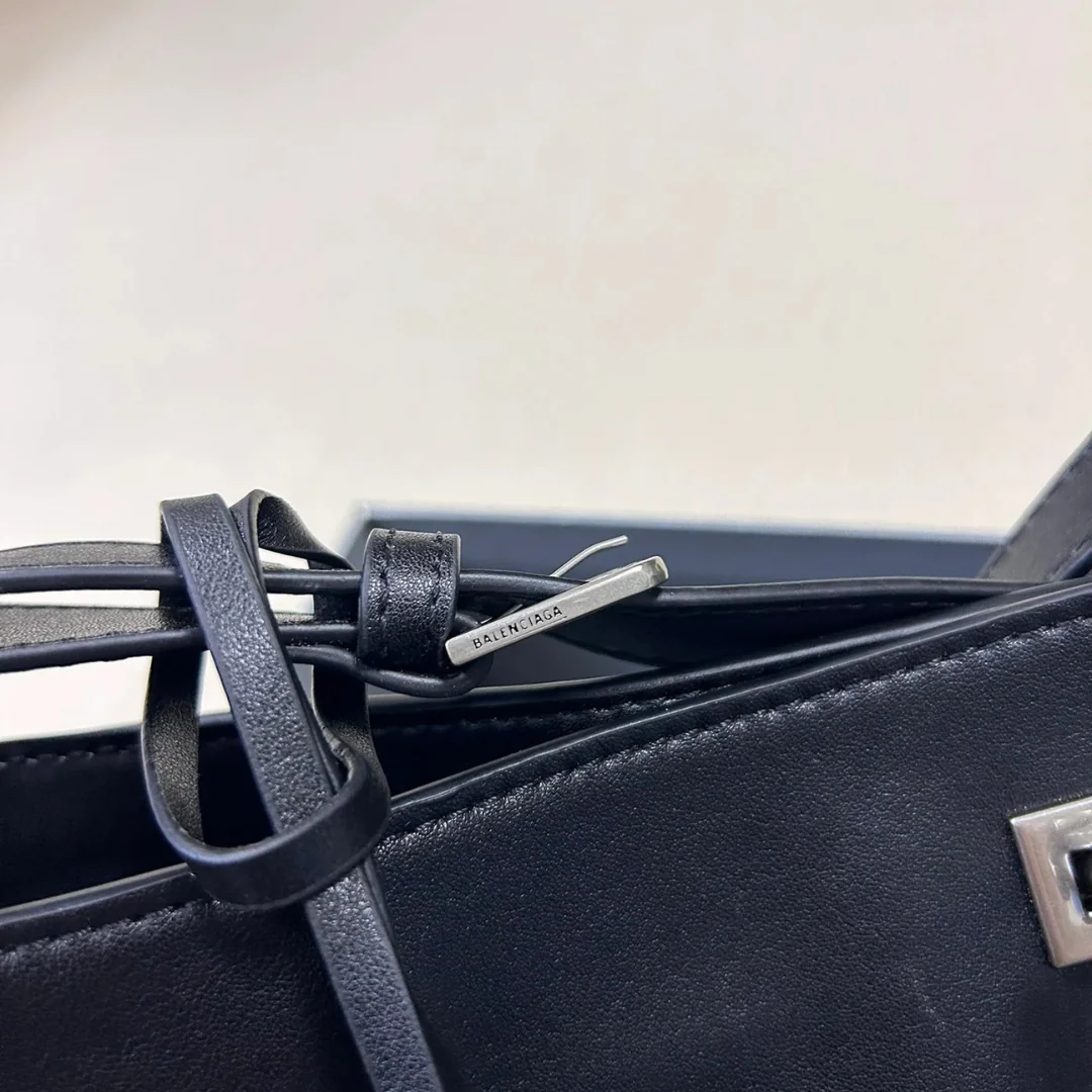 BEL AIR MEDIUM SHOULDER BAG FOR HER IN BLACK – BALENCIAGA