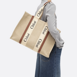 LARGE WOODY BAG IN LINEN BY CHLOÉ
