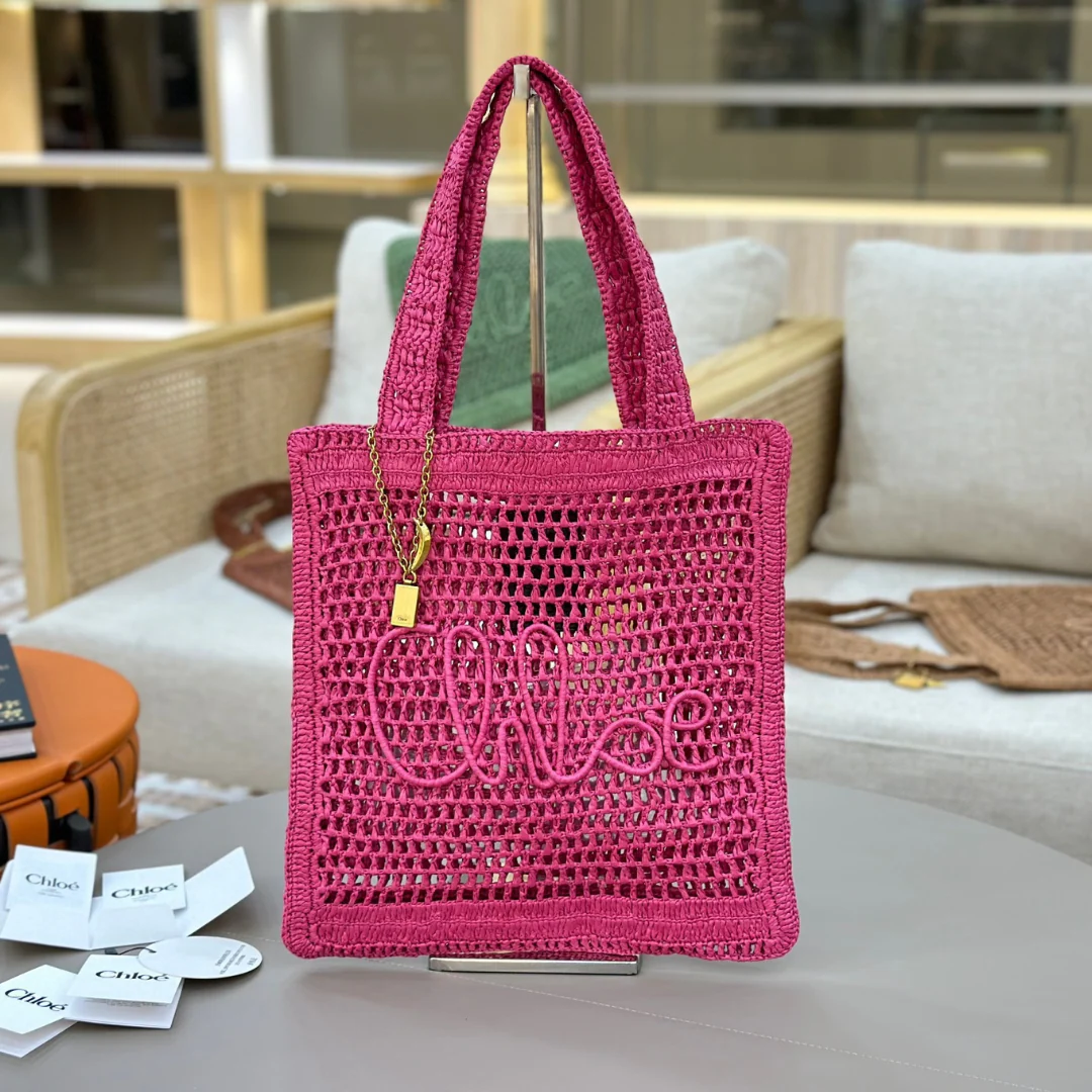 CHLOÉ SUMMER BANANA BAG IN RAFFIA