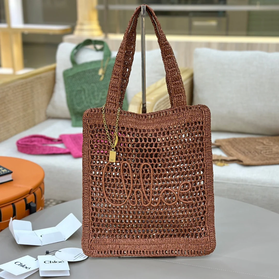 CHLOÉ SUMMER BANANA BAG IN RAFFIA