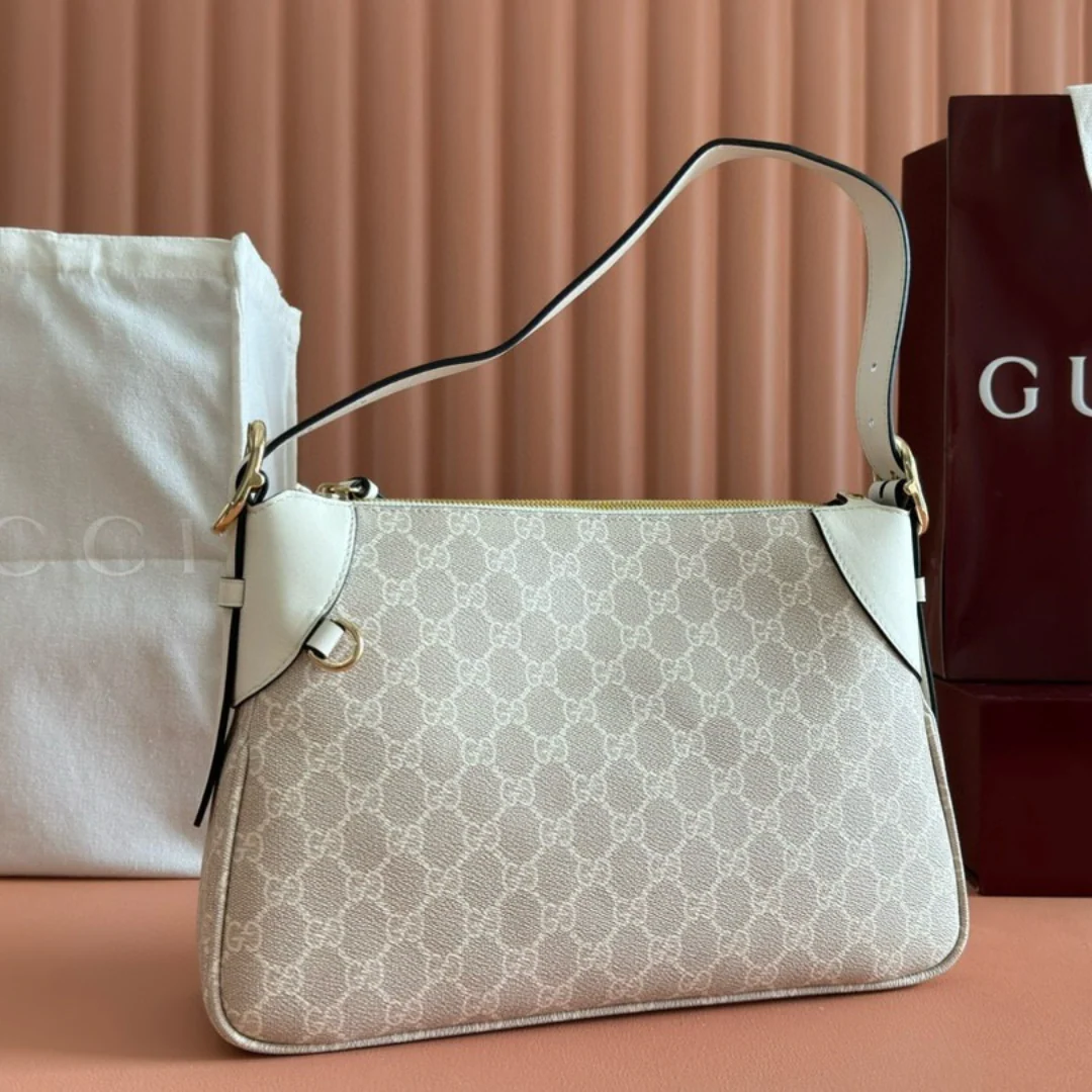 SMALL GG EMBLEM SHOULDER BAG