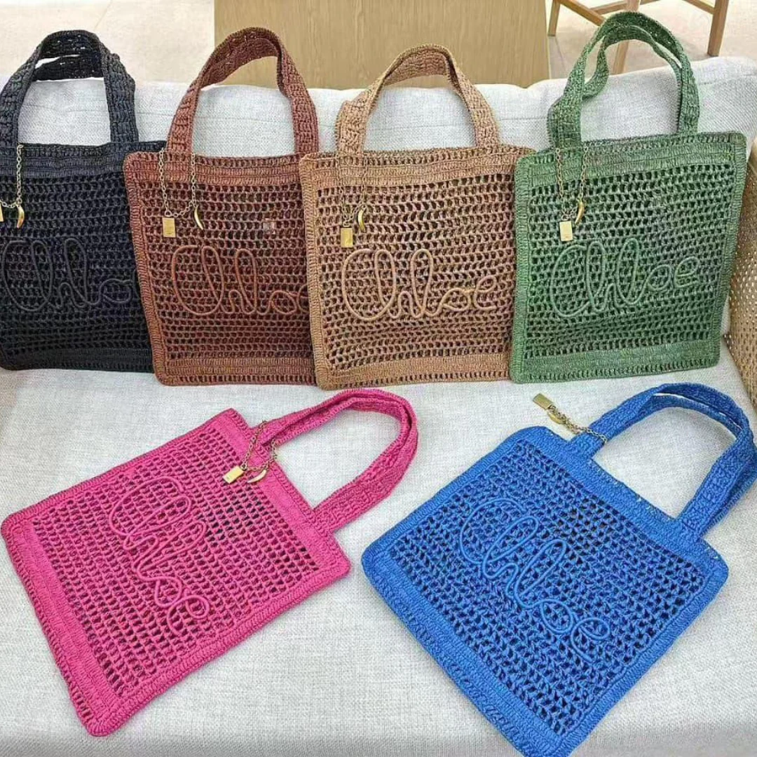 CHLOÉ SUMMER BANANA BAG IN RAFFIA