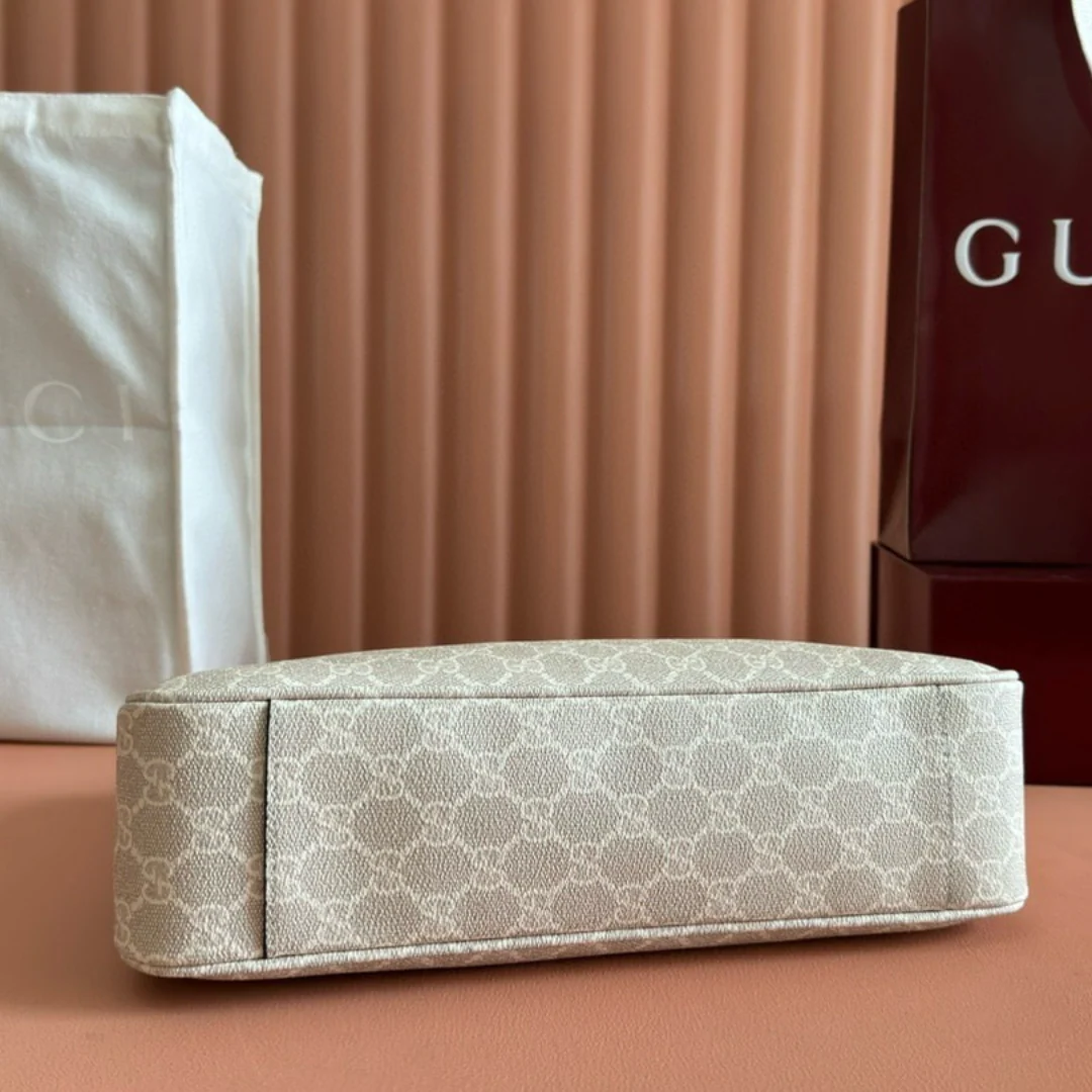 SMALL GG EMBLEM SHOULDER BAG