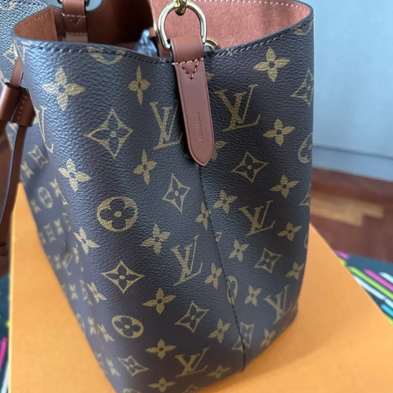 NÉONOÉ MM BAG BY LOUIS VUITTON