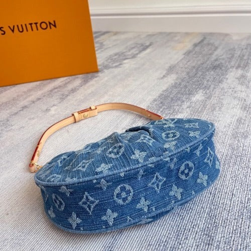 POCHETTE VALLEY BAG BY LOUIS VUITTON
